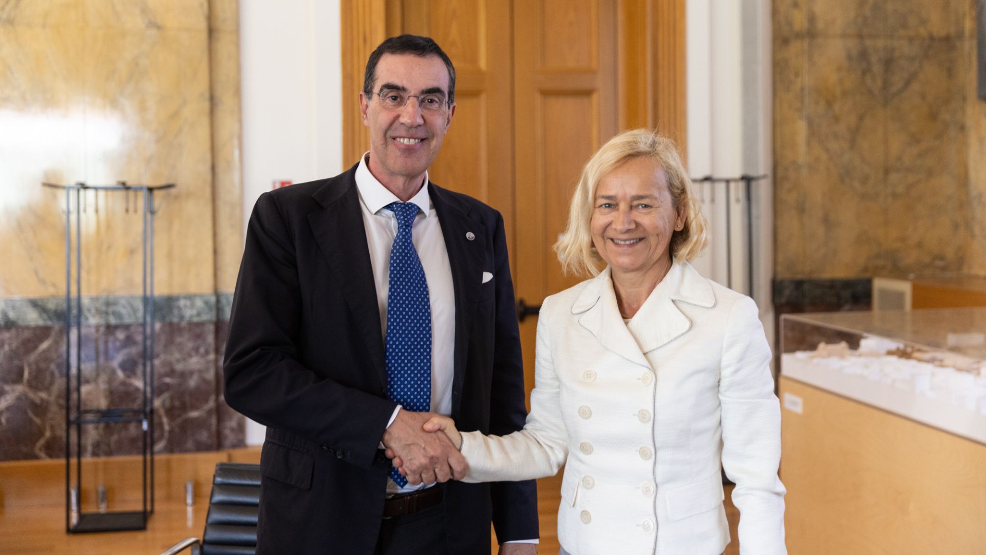 Roberto Alesse and Donatella Sciuto